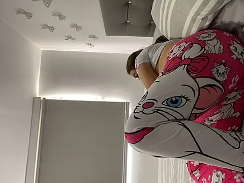 AntonellaAlondra4 online show from February 6, 2025, 3:52 pm