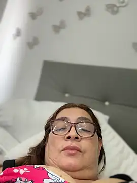 AntonellaAlondra4 online show from November 17, 2025, 1:26 pm