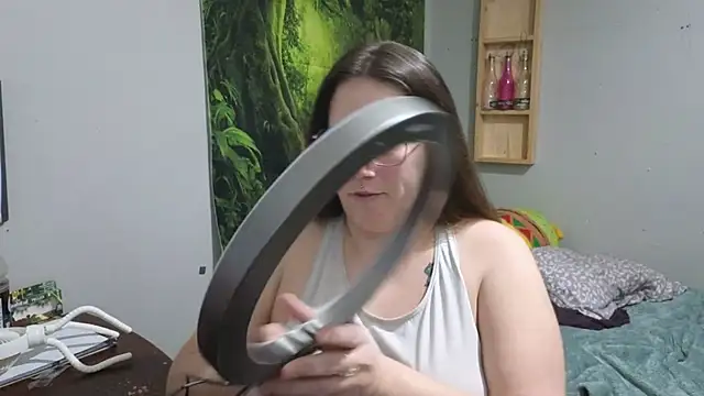 Snapshot of ThickGirlsDoItBetter chatting on February 4, 2025, 4:37 am ThickGirlsDoItBetter online show from February 4, 2025, 4:37 am