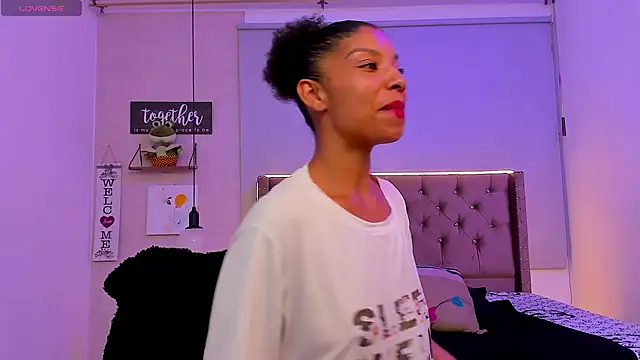 Snapshot of Thammy_Adams chatting on February 4, 2025, 2:17 am Thammy Adams online show from February 4, 2025, 2:17 am