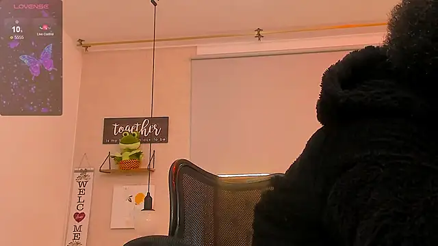 Snapshot of Thammy_Adams chatting on February 18, 2025, 8:25 pm Thammy Adams online show from February 18, 2025, 8:25 pm