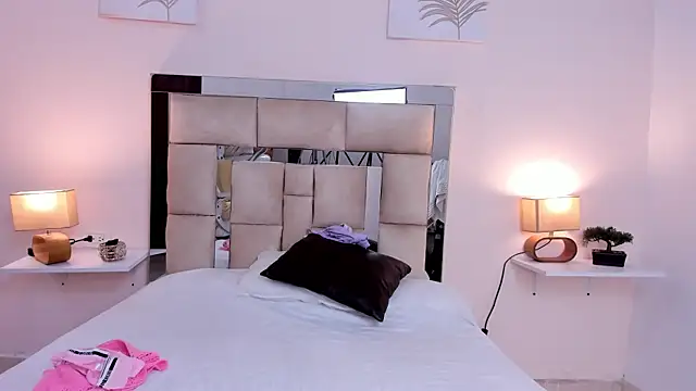 saraandstiven online show from March 21, 2025, 3:12 am