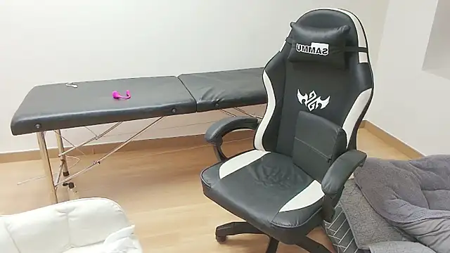 Snapshot of bigcobra69 chatting on December 5, 2024, 3:44 pm bigcobra69 online show from December 5, 2024, 3:44 pm