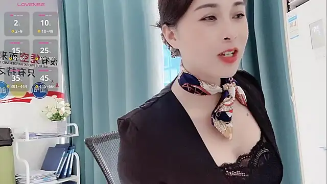 Snapshot of Qwi-V1 chatting on September 9, 2025, 2:32 am Qwi-V1 online show from September 9, 2025, 2:32 am