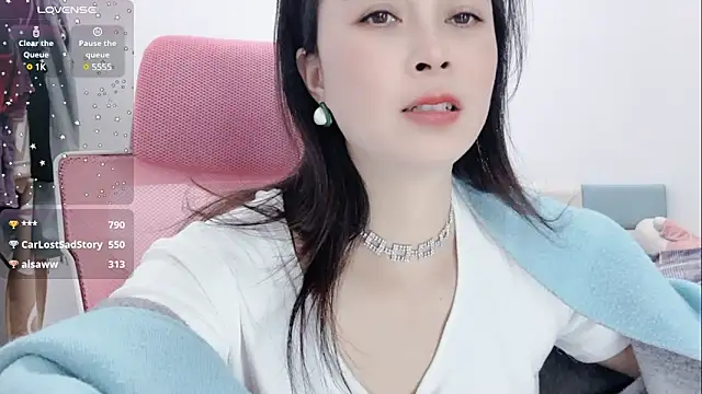 Snapshot of Qwi-V1 chatting on February 12, 2025, 3:07 am Qwi-V1 online show from February 12, 2025, 3:07 am