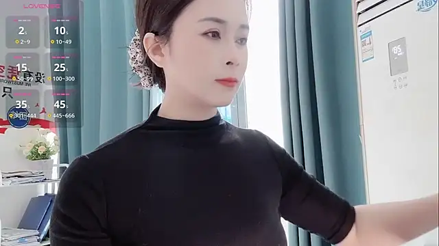 Snapshot of Qwi-V1 chatting on December 5, 2025, 7:40 am Qwi-V1 online show from December 5, 2025, 7:40 am