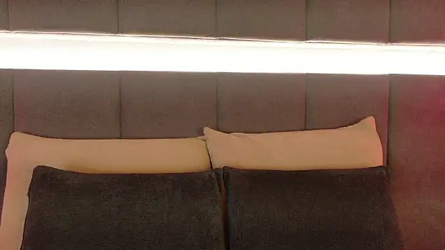 nicolle pierce online show from November 24, 2025, 1:44 pm