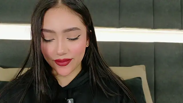 nicolle pierce online show from October 14, 2025, 2:39 pm