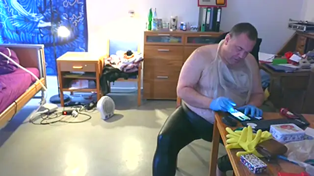 Snapshot of florian328 chatting on February 21, 2026, 1:35 pm florian328 online show from February 21, 2026, 1:35 pm