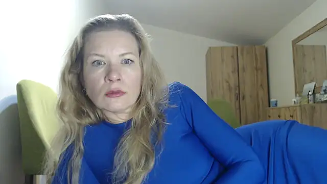 Juli julyyy online show from December 28, 2024, 10:02 pm