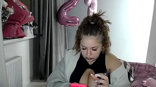 Snapshot of 96CHloe96 chatting on January 20, 2025, 8:29 pm 96CHloe96 online show from January 20, 2025, 8:29 pm