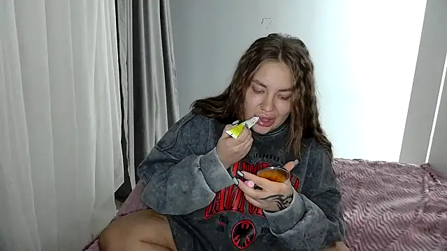 Snapshot of 96CHloe96 chatting on December 12, 2024, 6:21 pm 96CHloe96 online show from December 12, 2024, 6:21 pm