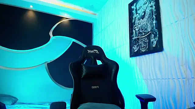 Snapshot of jeysexyboy_2 chatting on December 13, 2024, 11:17 pm jeysexyboy 2 online show from December 13, 2024, 11:17 pm