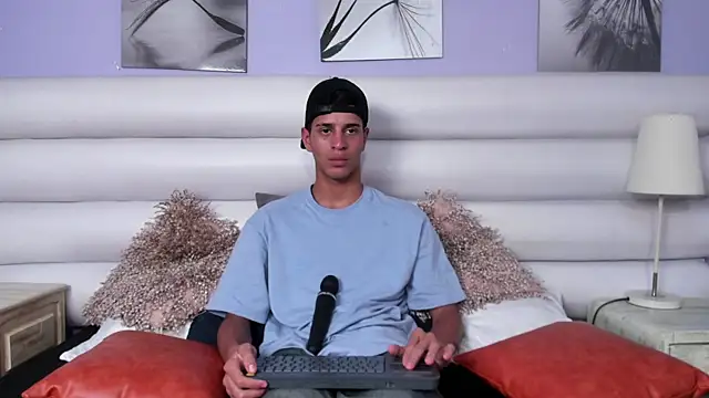 Snapshot of Tyler_Rodriguez chatting on March 3, 2025, 7:49 pm Tyler Rodriguez online show from March 3, 2025, 7:49 pm