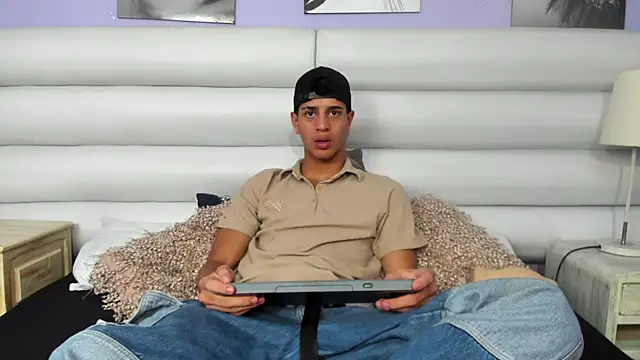 Snapshot of Tyler_Rodriguez chatting on February 26, 2025, 7:42 pm Tyler Rodriguez online show from February 26, 2025, 7:42 pm