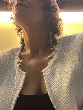 MireyaTorresGu online show from February 1, 2026, 10:41 pm