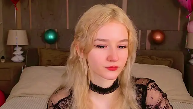 Snapshot of NaomiLoys chatting on February 14, 2025, 8:26 pm NaomiLoys online show from February 14, 2025, 8:26 pm