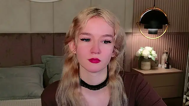 Snapshot of NaomiLoys chatting on February 25, 2025, 8:42 pm NaomiLoys online show from February 25, 2025, 8:42 pm