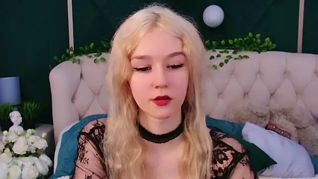 Snapshot of NaomiLoys chatting on February 16, 2025, 11:17 pm NaomiLoys online show from February 16, 2025, 11:17 pm