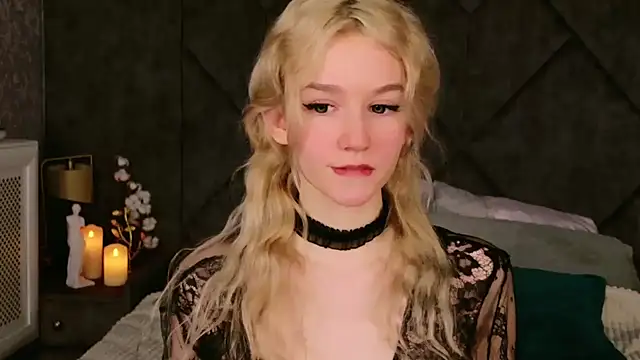 Snapshot of NaomiLoys chatting on February 23, 2025, 12:51 am NaomiLoys online show from February 23, 2025, 12:51 am