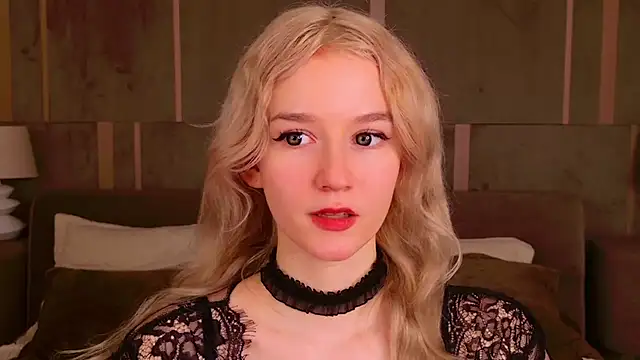 Snapshot of NaomiLoys chatting on February 9, 2025, 8:13 pm NaomiLoys online show from February 9, 2025, 8:13 pm