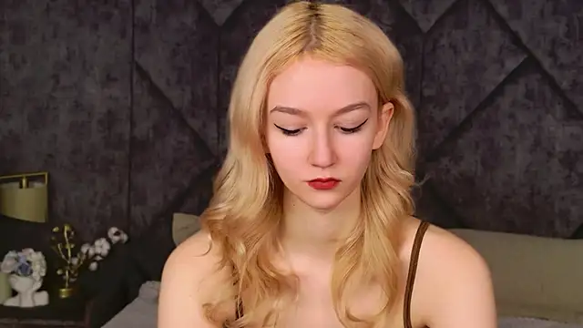 NaomiLoys online show from March 6, 2026, 3:51 pm