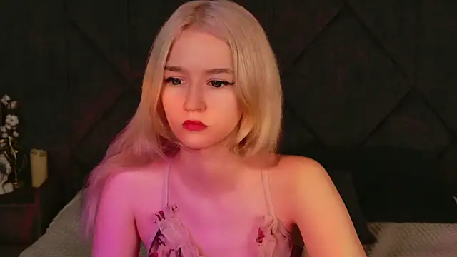 Snapshot of NaomiLoys chatting on September 14, 2025, 8:53 pm NaomiLoys online show from September 14, 2025, 8:53 pm