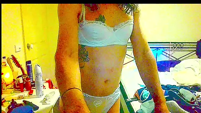 Snapshot of ingrid1982 chatting on May 30, 2026, 7:25 am ingrid1982 online show from May 30, 2026, 7:25 am