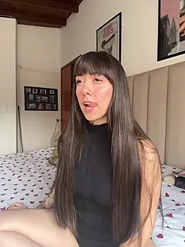 itsemiliasommer online show from February 19, 2025, 7:59 pm