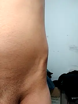 Snapshot of jhonyhot9292 chatting on December 15, 2025, 12:27 am jhonyhot9292 online show from December 15, 2025, 12:27 am