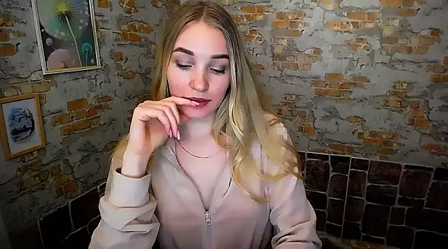 Queen ofLove online show from February 19, 2025, 4:55 pm