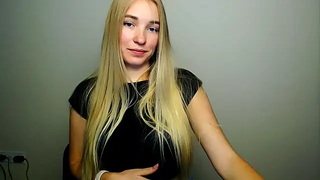 Queen ofLove online show from October 13, 2025, 8:54 pm