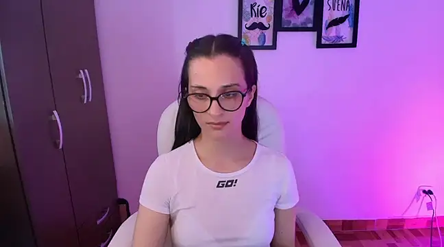 Snapshot of mariaan_m_ chatting on March 6, 2025, 10:58 pm mariaan m online show from March 6, 2025, 10:58 pm