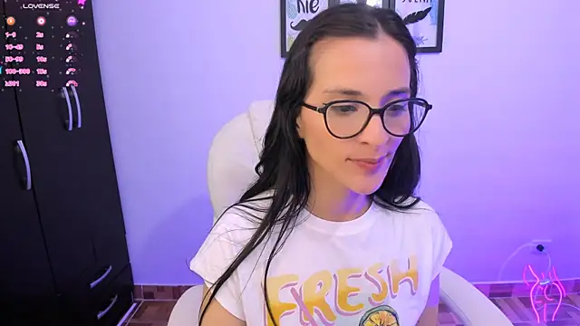 Snapshot of mariaan_m_ chatting on January 4, 2025, 11:27 pm mariaan m online show from January 4, 2025, 11:27 pm