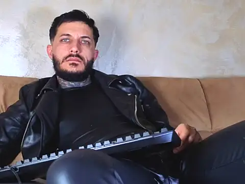 MentoXXL online show from April 7, 2026, 4:53 pm