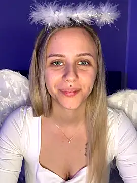 lunawolf21 online show from December 5, 2025, 7:29 am