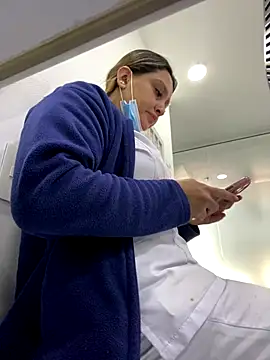 Keittly  online show from November 29, 2025, 12:49 pm