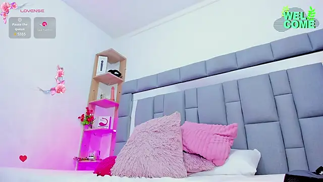 vivianne scott online show from March 18, 2025, 3:12 pm