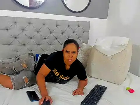 Snapshot of Lunaynick chatting on September 14, 2025, 3:18 am Lunaynick online show from September 14, 2025, 3:18 am