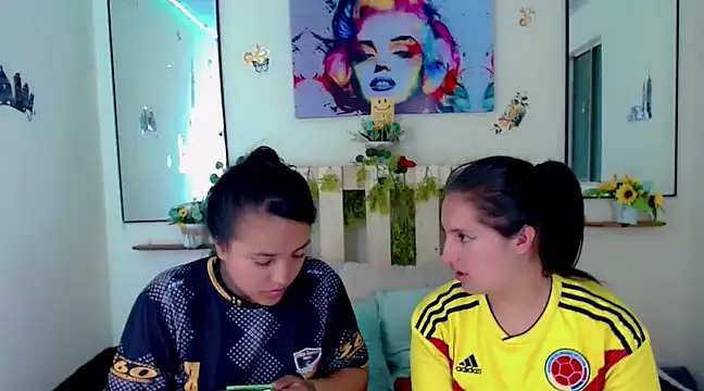 Sharon et Khloe12 online show from January 9, 2025, 11:14 am