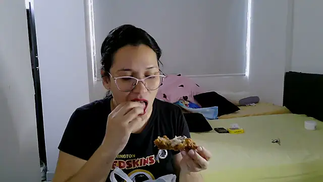 luxandracon23 online show from October 10, 2025, 5:36 pm