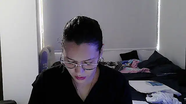 luxandracon23 online show from October 8, 2025, 5:46 pm