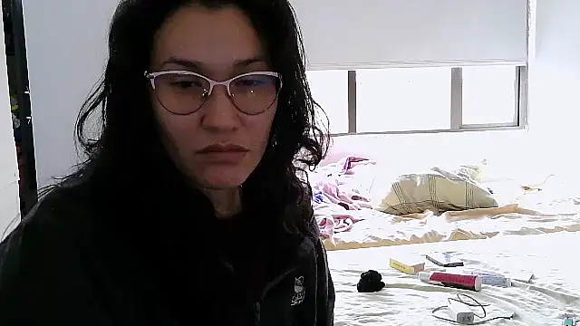 luxandracon23 online show from October 12, 2025, 6:20 pm