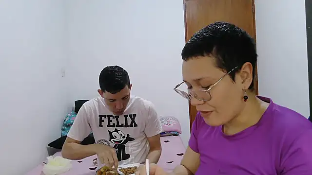 luxandracon23 online show from January 6, 2026, 7:29 pm