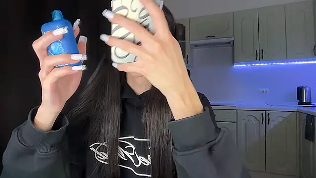 Kim Oberlin  online show from February 17, 2026, 9:45 pm