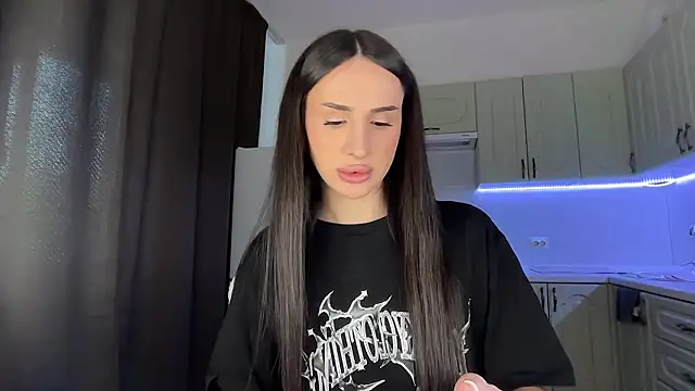 Kim Oberlin  online show from March 18, 2026, 12:08 pm