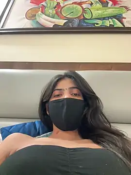 Lunaxx001 online show from April 1, 2026, 8:37 am