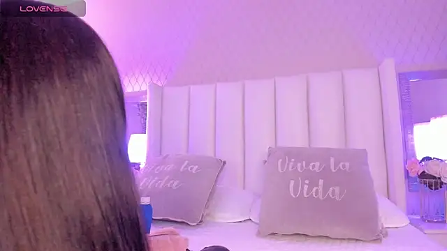 SophiaSmiiths  online show from May 17, 2026, 2:22 am