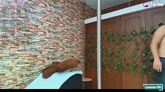 couple lovelyds online show from December 2, 2025, 9:16 pm