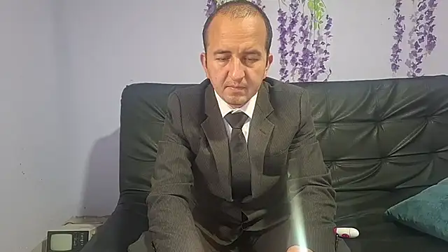 Snapshot of yazforeSolo chatting on November 20, 2025, 2:18 pm yazforeSolo online show from November 20, 2025, 2:18 pm